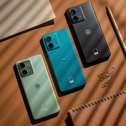 I tre colori dell'Edge 40 Neo uno accanto all'altro.