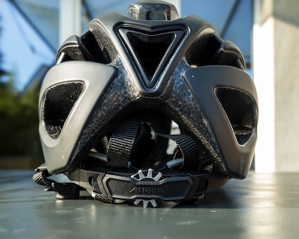 The Run System Ergo+ makes it easy to adjust the Ravel to any head size.