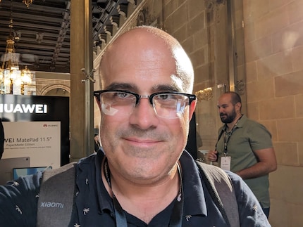Gli occhiali Huawei Eyewear II sono indistinguibili dai normali occhiali.