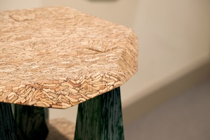 La texture de la table «Primitive Structures» rappelle les veines des feuilles.