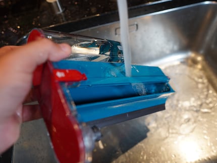 Si può lavare l'intero apparecchio, compreso il rullo.