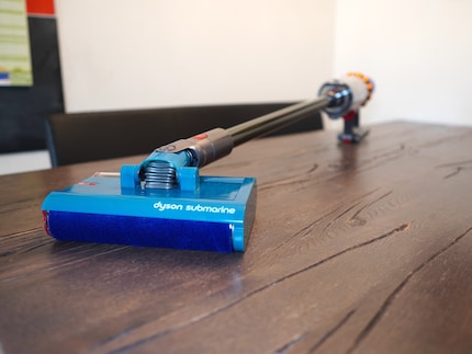 Submarine si attacca a un Dyson, che ovviamente può anche aspirare normalmente.