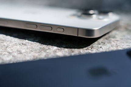 The titanium frame looks similar to brushed aluminium, but is supposed to be more robust.
