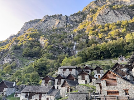 The iPhone still has the typical HDR look and optimises shots for small smartphone displays. Without RAW mode, the photos look over-sharpened on a big screen.