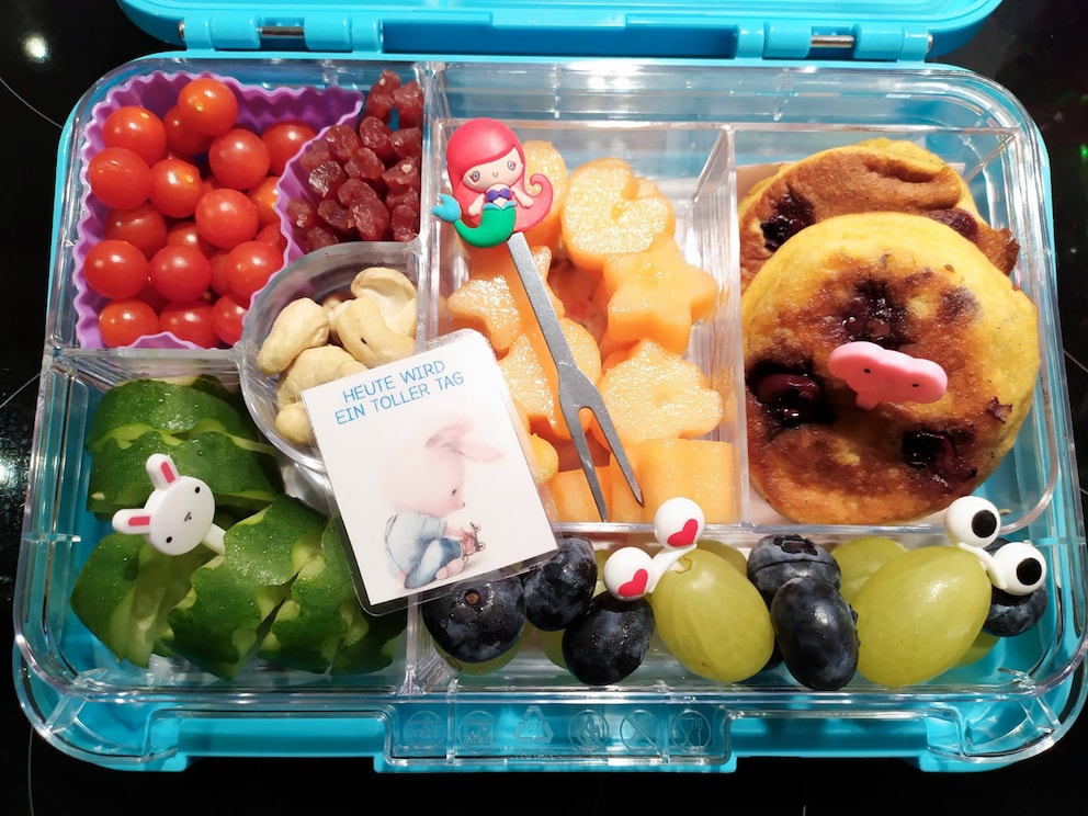 With a snack box like this one, it can only be a great day.
