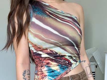Le haut asymétrique à motif sauvage est ok, mais ne me convainc pas pour autant.