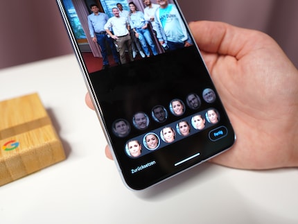 Puoi selezionare l'espressione facciale ideale per ogni persona nella foto di gruppo.