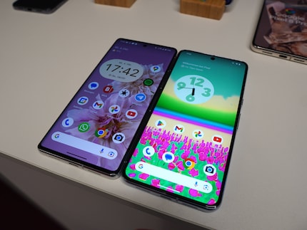 Lo schermo del Pixel 8 Pro (a destra) è significativamente più luminoso rispetto a quello del Pixel 7 Pro.