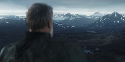 Une montagne au loin, surmontée d'une lumière semblable à celle d'un phare - c'est exactement à cela que ressemblait la maison des uns sur Mortis.