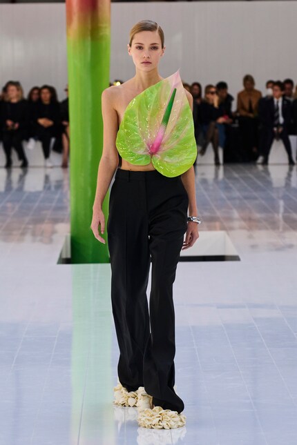 Realistic oversized anthurium sculptures replace the top in Loewe's spring 23 collection.