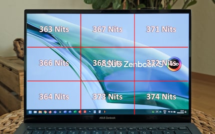 L’écran offre une bonne uniformité, typique des OLED.