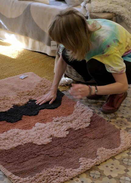 The carpet « Human» is meant to represent different skin colours.