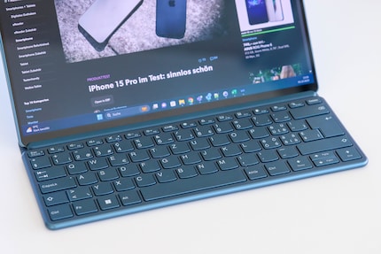 The small Bluetooth keyboard is more comfortable than the virtual one.