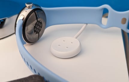 La dock di ricarica ha quattro pin e non è compatibile con il primo Pixel Watch.