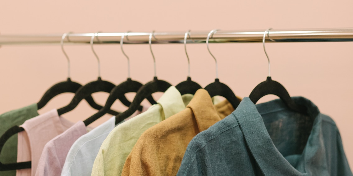 Is it better to hang or fold clothes? Which hanger should you use? Here's how to store your things properly