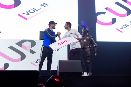 Le vainqueur TRM se réjouit d'un bon d'achat Digitec d'une valeur de CHF 800.- Le second, Feige, reçoit un bon d'achat Digitec d'une valeur de CHF 500