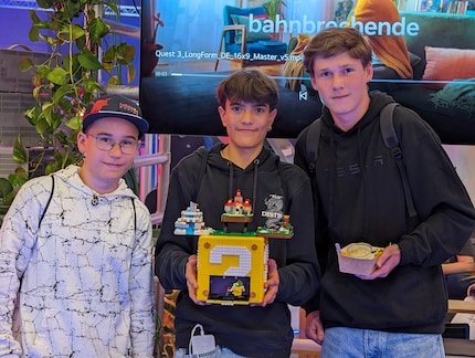 Les heureux gagnants du set Lego.