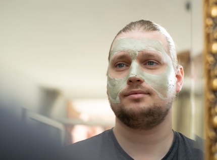 Etwas ungewohnt, aber positiv überrascht: Die grüne Heilerde-Maske hat die Probe bei den männlichen Testern bestanden.