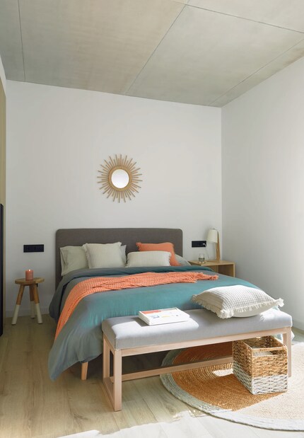 A surprising combo: benches can become an extension of furniture and keep the walls free.