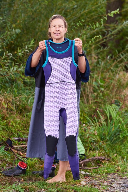The fleece lining on the inside provides warmth and makes the suit very comfortable to wear.