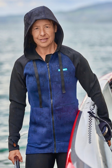 It still keeps me warm after paddleboarding: the neoprene sweatshirt from Prolimit.