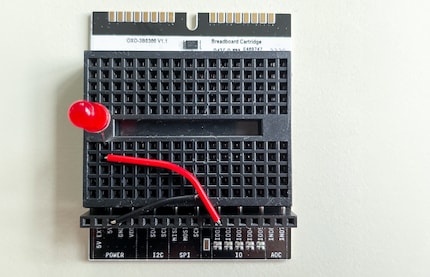 Le Hello World de l’électronique : faire briller une diode.