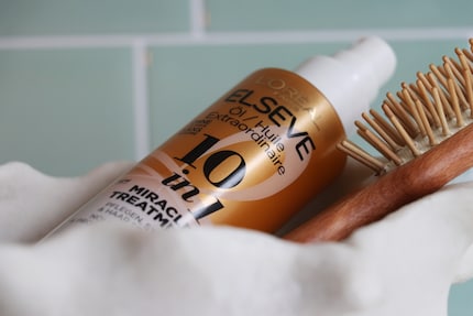 Soin, aide au coiffage et protection thermique à la fois : l’huile 10-in-1 Miracle Treatment de L’Oréal Elseve 