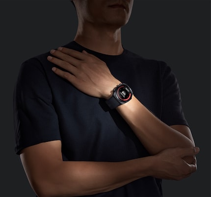 Per misurare la pressione sanguigna, devi tenere l'orologio all'altezza del cuore.