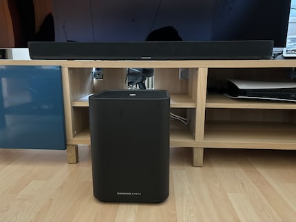 Le subwoofer vous frappe au creux de l'estomac dans le meilleur sens du terme.