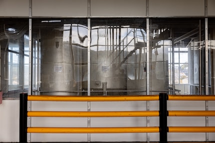 Software guides the raw materials from silos to the right place to mix spices, soups and sauces.