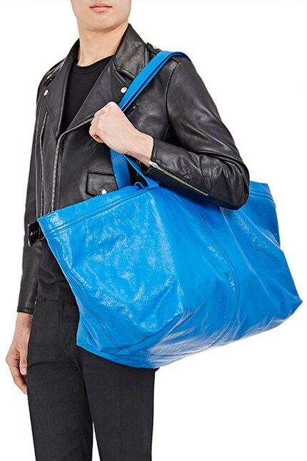 Nel 2017, Balenciaga ha venduto la «Arena Tote».