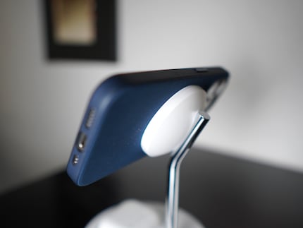 One advantage of Qi2 is the standardised magnetic mounts.