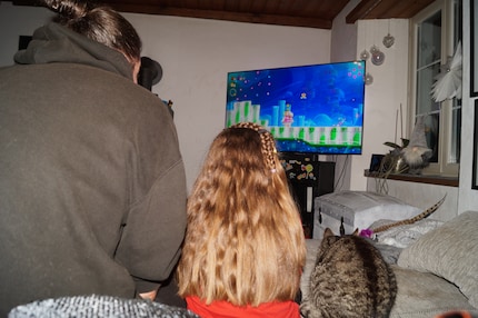 Unsere Prinzessin will unbedingt mit der Prinzessin spielen. Und die Katze ist auch dabei.