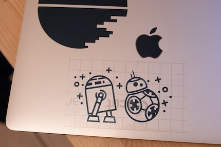 This is what the design looks like with transfer tape on the Macbook.