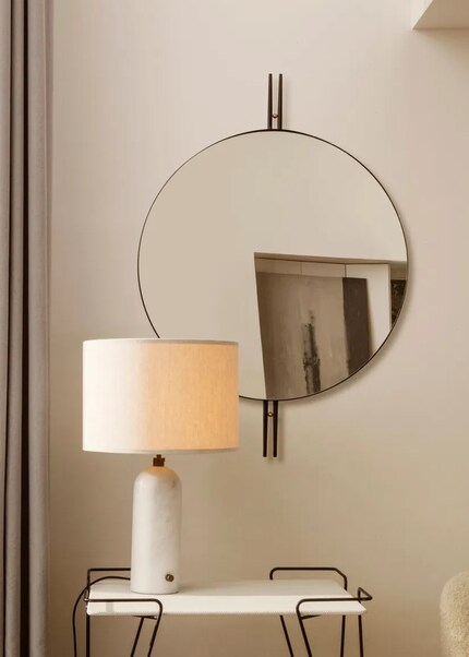 Am Tag sorgt der feine Lampenschirm der «Gravity Canvas Lamp» für Gemütlichkeit.
