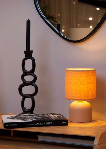 Bei der Tischlampe «Woolly» sind das Licht sowie der Schirm weich.