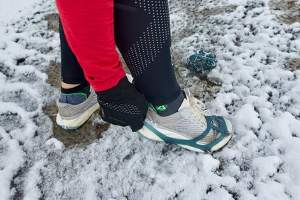 Easy to put on: thanks to the rubber band, you’ll be equipped with spikes and ready to go in no time.