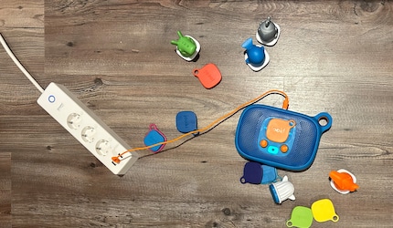 Bis zu acht Stunden beträgt die Akkulaufzeit der Jooki-Box. Geladen wird sie über ein Micro-USB-Kabel.