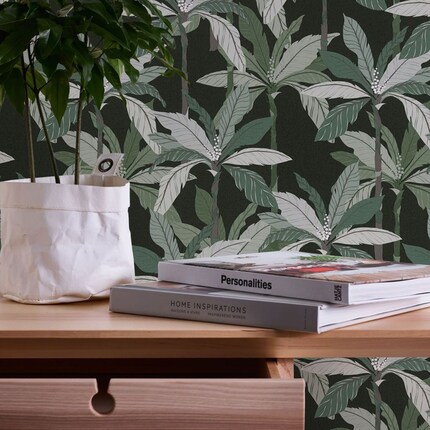 Palmenmuster bringen eine tropische Note ins Interieur.