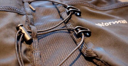 The reinforced loops and elasticated straps allow the support system to be adjusted easily and in a variety of ways.
