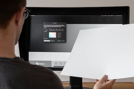 Le calibrage visuel du point blanc fonctionne mieux que ce que je pensais. J’ai aussi l’option d’accrocher un appareil qui mesurera le papier, mais c’est tout de suite plus compliqué et la valeur ajoutée est minime.