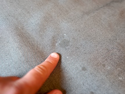 Même le SpotClean ne fait pas disparaître les vieilles taches profondément incrustées.