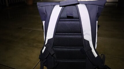 Der Rücken ist gepolstert und die Träger lassen sich anpassen. So ist der Rucksack bequem genug für die Pendlerstrecke.