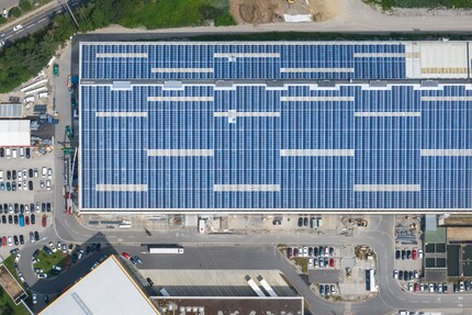De l’énergie solaire sur le toit du centre logistique de Galaxus à Wohlen