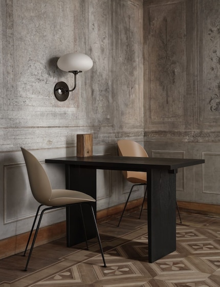 Mit seiner organischen Form ist der ikonische «Beetle Chair» von GamFratesi ein Hingucker. 