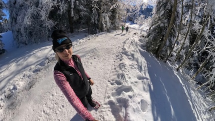 L'intimo funzionale sotto un gilet in merino mi tiene al caldo durante le ciaspolate sotto il sole.