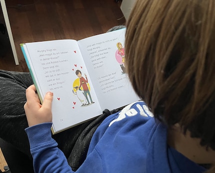 Si l'histoire est suffisamment captivante, le petit lecteur débutant oubliera complètement que l'apprentissage de la lecture peut aussi être fatigant.