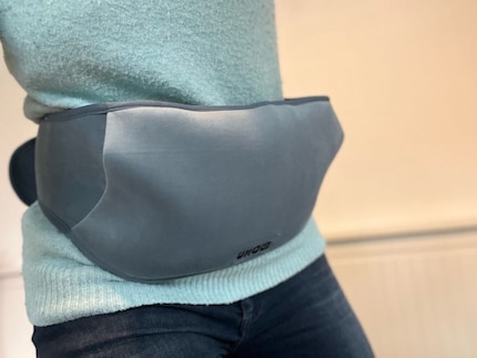 The Unold hot water bottle features a handy belt that lets you warm your belly or back when you’re on the move.