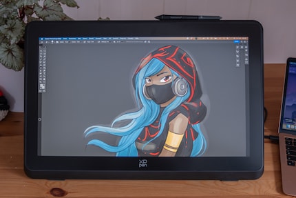 L'Artist 22 Plus di XP-Pen offre molto spazio per disegnare a un prezzo ragionevole.