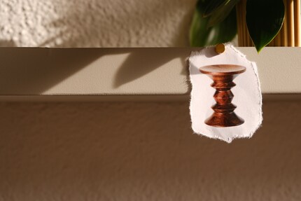 Zwei-in-Einem: Dieses Eames-Designstück eignet sich als Hocker sowie als Beistelltisch.